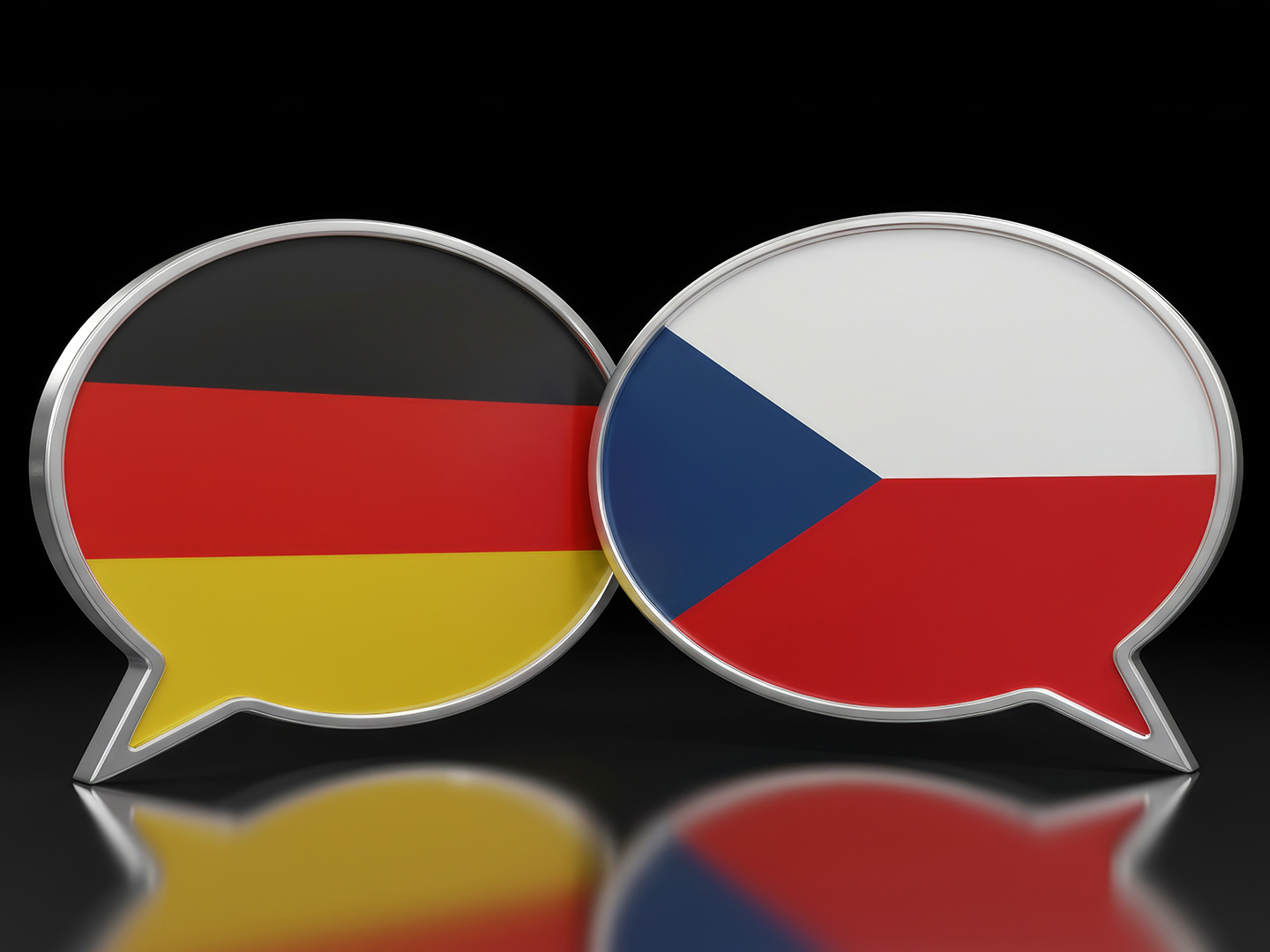 Zwei Sprechblasen mit den Flaggen von Deutschland und Tschechien. Die linke Blase zeigt die deutsche Flagge in Schwarz, Rot und Gold, während die rechte Blase die tschechische Flagge in Weiß, Blau und Rot darstellt.