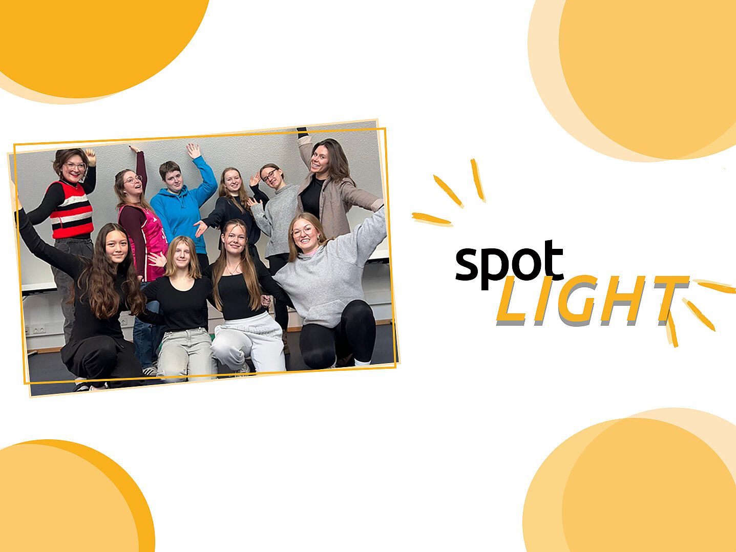 Gruppenfoto von Teilnehmenden eines Jugendprojekts, vorgestellt im Rahmen der dsj‑Reihe „spotLIGHT“