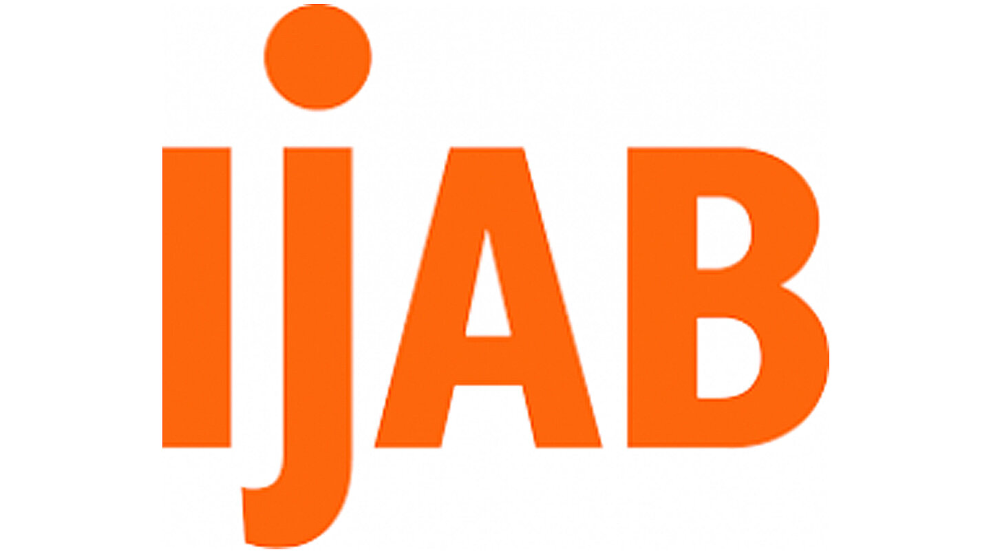 Logo von IJAB (Fachstelle für Internationale Jugendarbeit der Bundesrepublik Deutschland e.V.) in leuchtendem Orange, bestehend aus den Buchstaben "ijab".