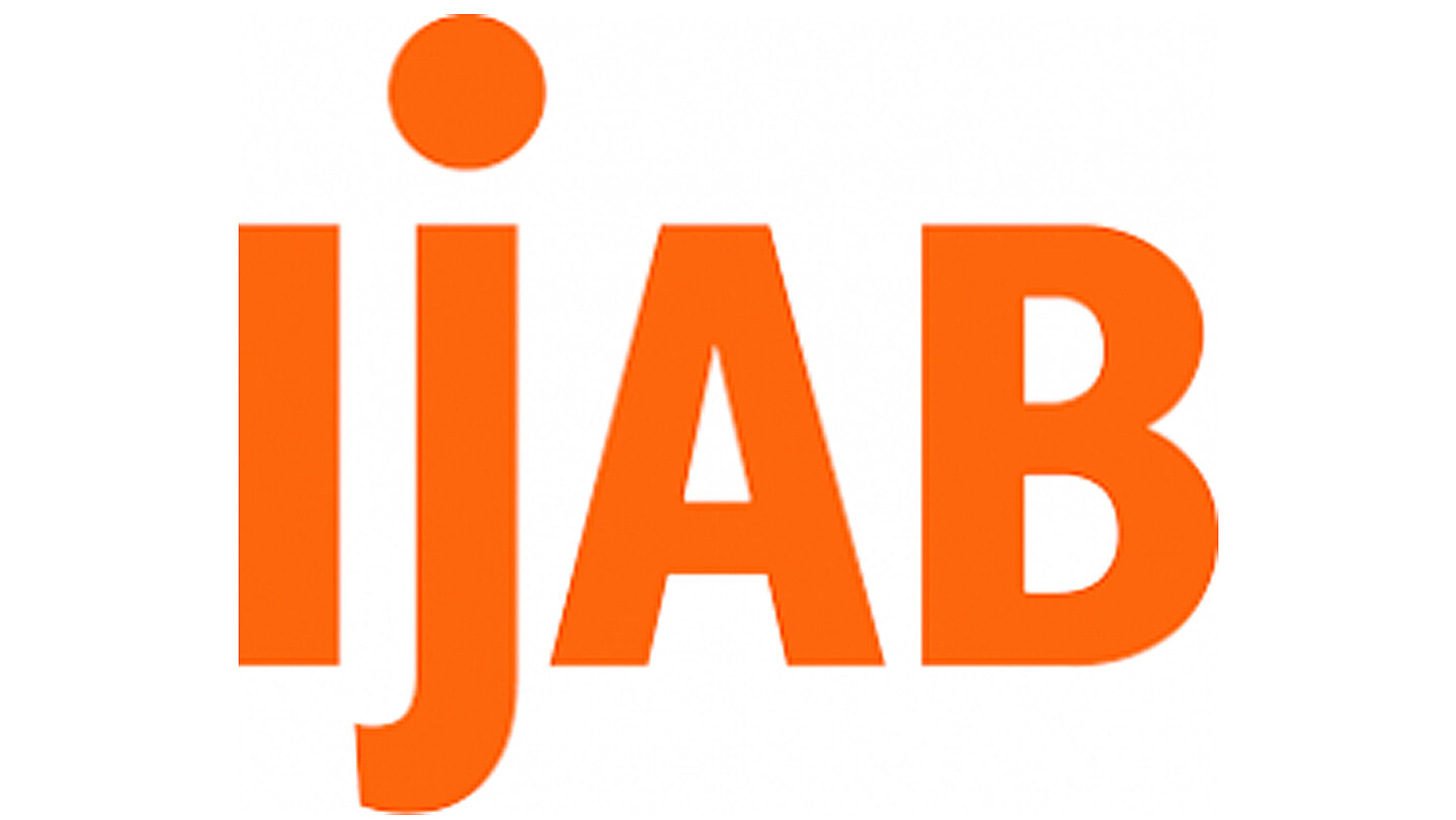 Logo von IJAB (Fachstelle für Internationale Jugendarbeit der Bundesrepublik Deutschland e.V.) in leuchtendem Orange, bestehend aus den Buchstaben "ijab".