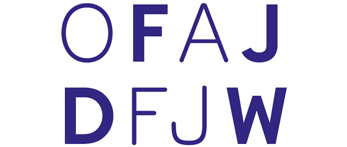 Das Bild zeigt die Buchstaben "OFAJ" und "DFJW" in einer modernen Schriftart, angeordnet in zwei Reihen. Die Buchstaben sind in einer einheitlichen lila Farbe gehalten.