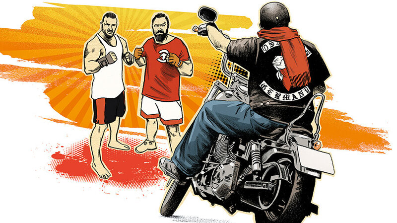 Zwei Männer in Sportkleidung stehen und geben sich die Faust, ein Motorradfahrer mit Helm und rotem Schal fährt auf sie zu