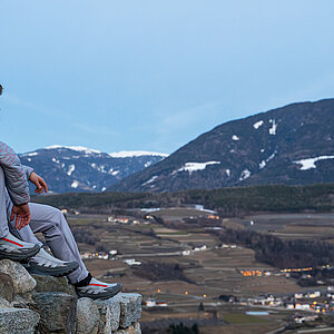 Wanderung mit einem lokalen Bergführer in Brixen. Foto: DOJL/Philipp Wohlfart